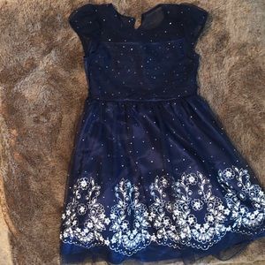 👧🏻 Holiday Dress